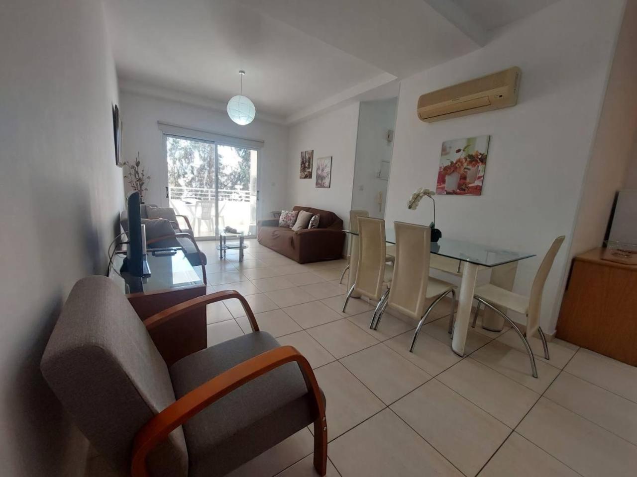 Sunny 2 Bedroom Larnaca Center Екстериор снимка
