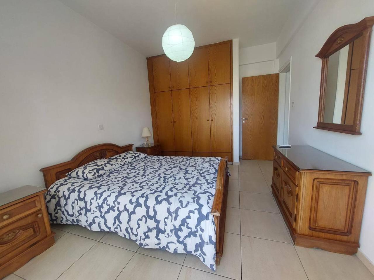 Sunny 2 Bedroom Larnaca Center Екстериор снимка