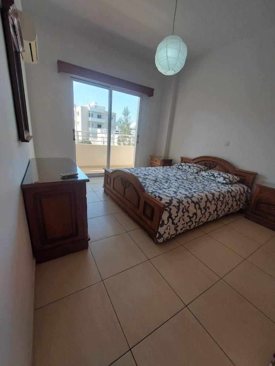 Sunny 2 Bedroom Larnaca Center Екстериор снимка
