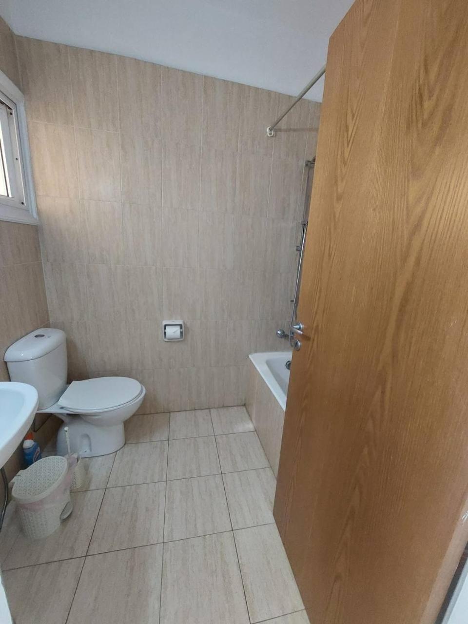 Sunny 2 Bedroom Larnaca Center Екстериор снимка